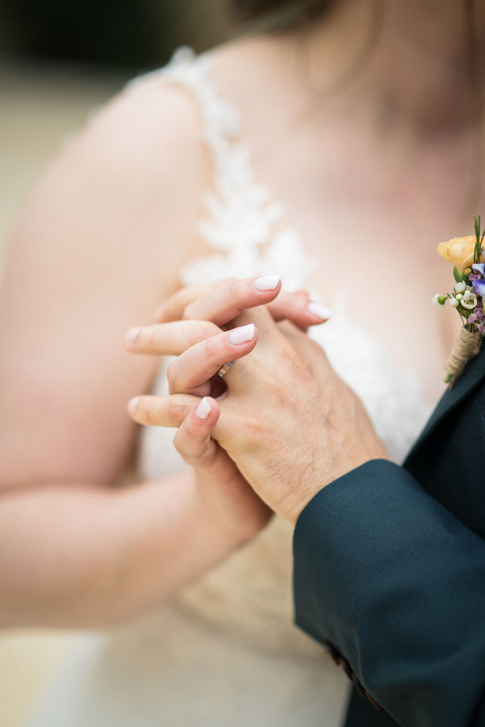 séance de couple lors d'un mariage à Bordeaux
