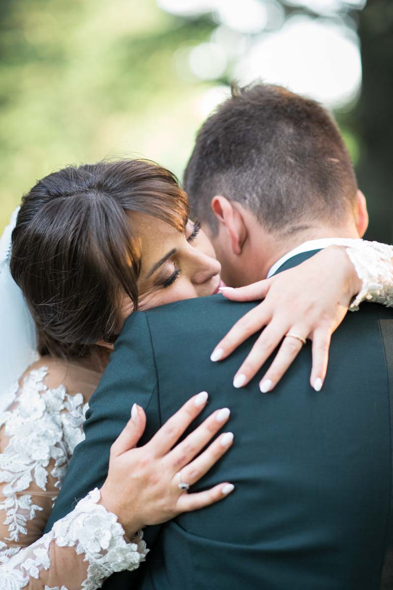 mariage au château de la Borderie séance de couple naturelle et douce