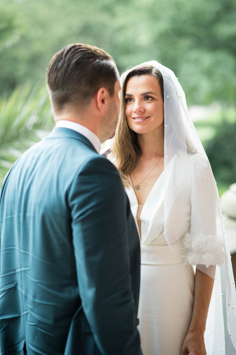 séance de photos de couple pendant leur mariage