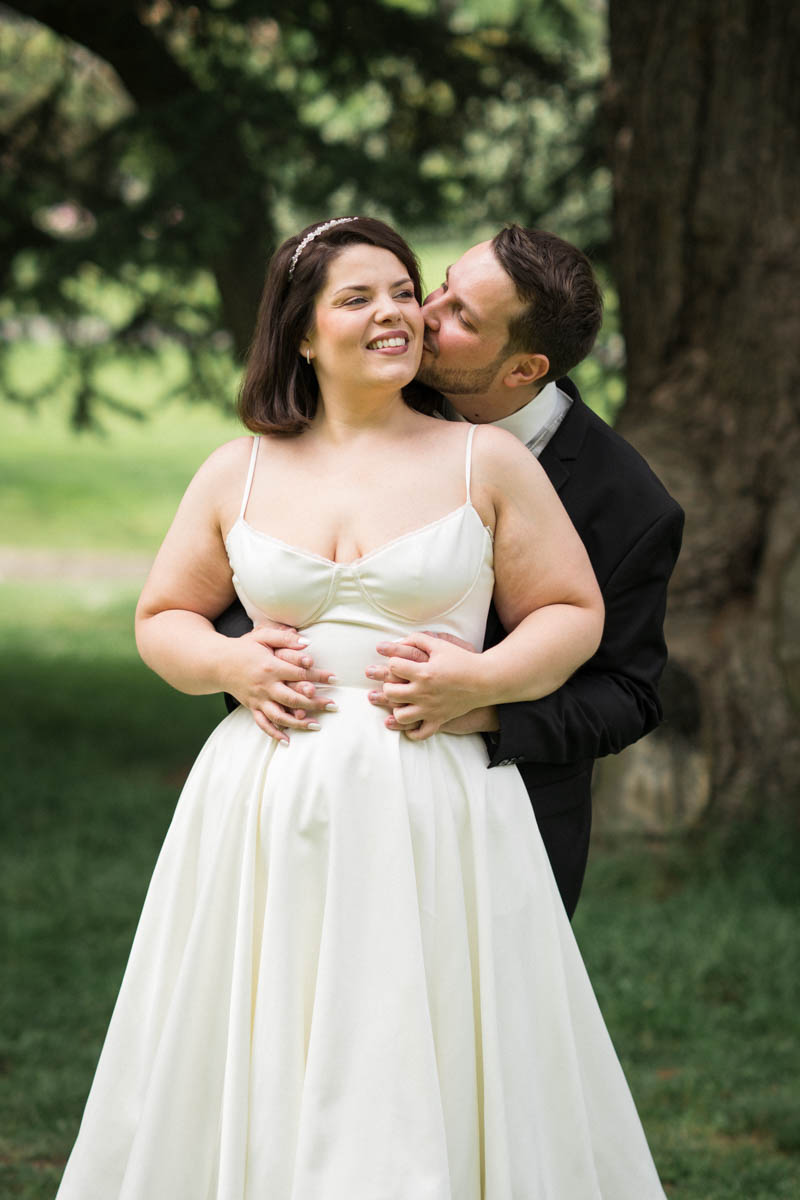 séance de photos de couple pendant leur mariage